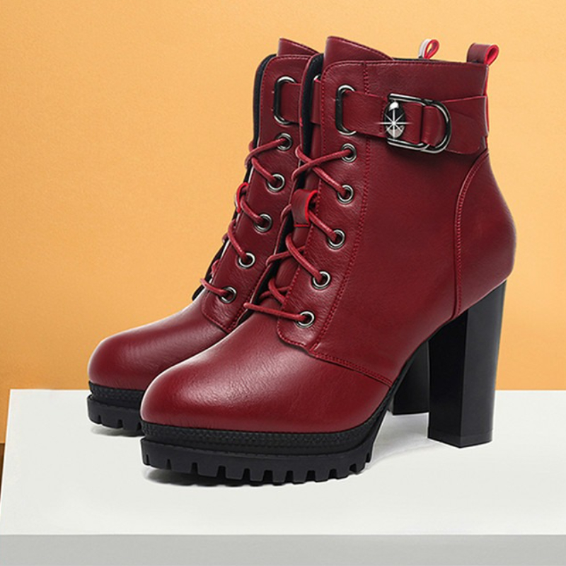 Women'S Accessories Trends 2025 - Элегантные женские ботинки на высоком каблуке,