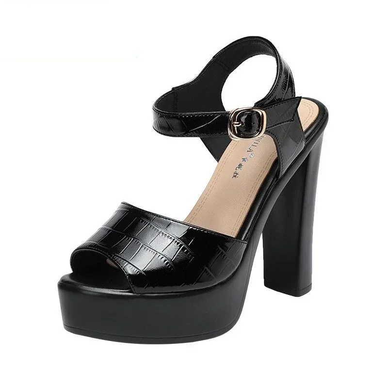 Women'S Accessories Trends 2025 - Модные сандалии из натуральной кожи 10