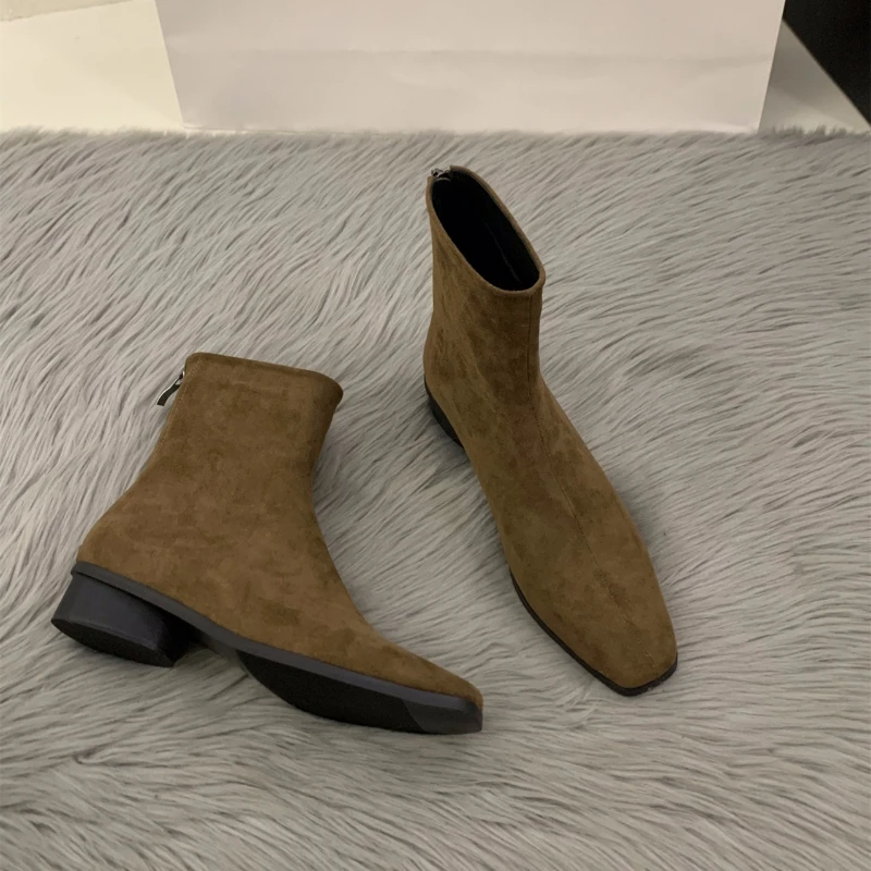 Women'S Accessories Trends 2025 - Ботинки телесного цвета персикового цвета с
